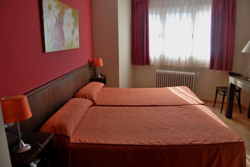 Hotel Entrevines Колунга Экстерьер фото