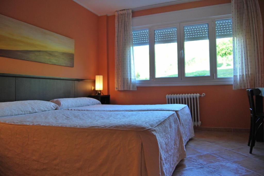Hotel Entrevines Колунга Экстерьер фото